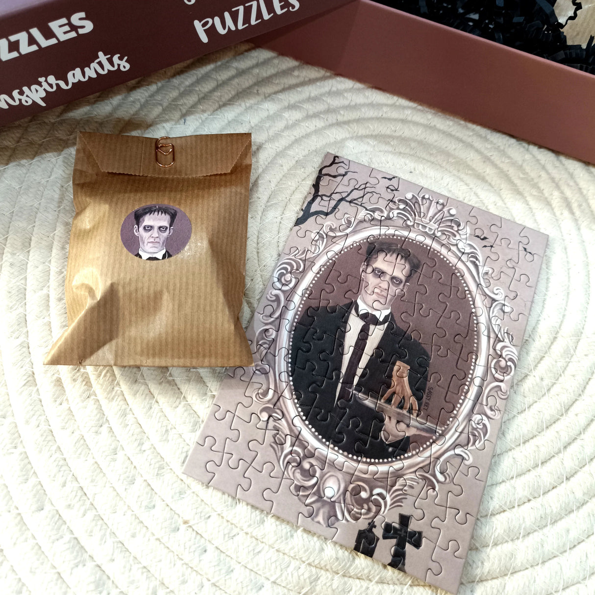 Famille Addams - 8 minis casse-têtes de 99 pièces