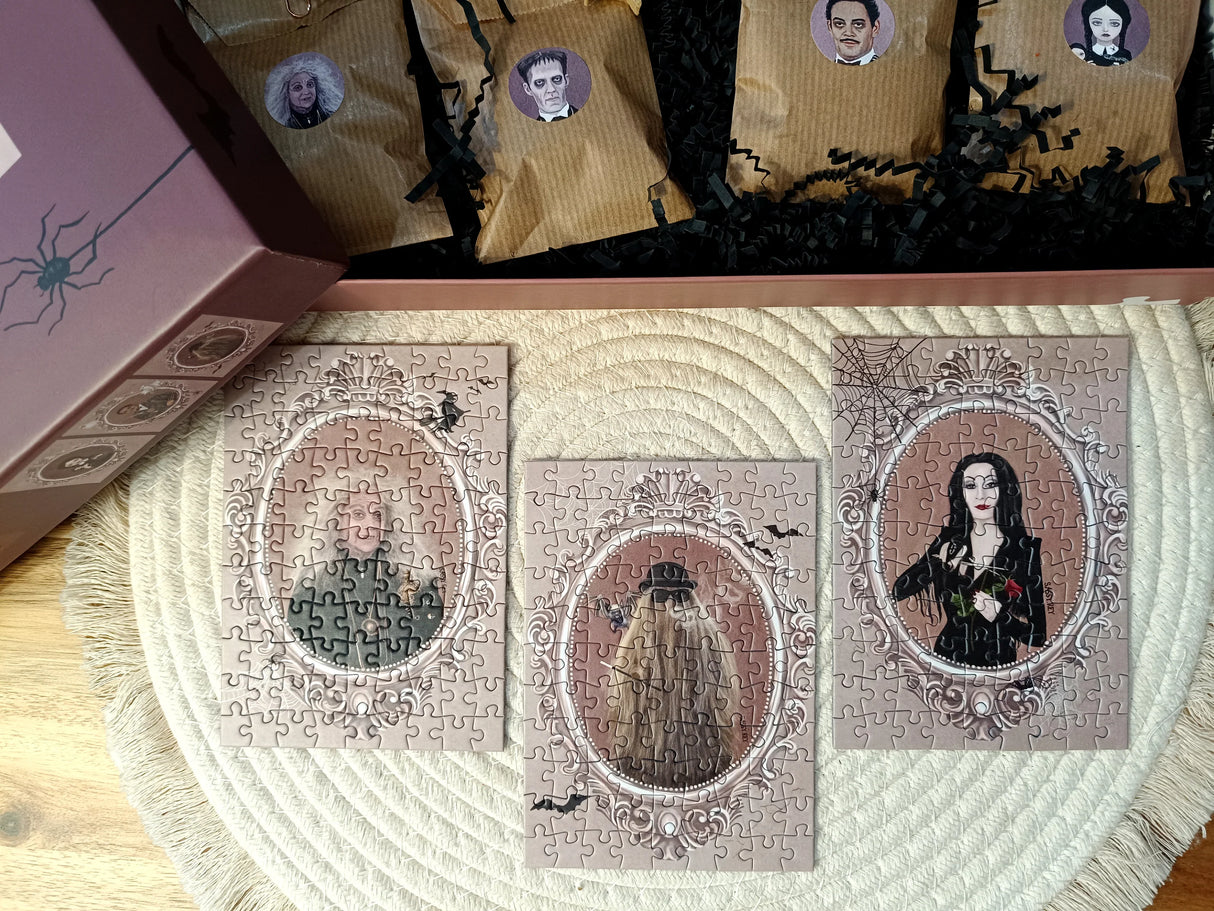 Famille Addams - 8 minis casse-têtes de 99 pièces